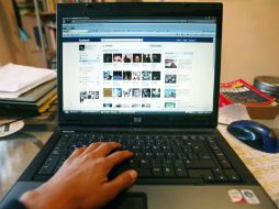 Se quejan de que en Facebook hay demasiadas manifestaciones de angustia y detalles irrelevantes. AP /