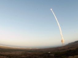 EU reanuda sus pruebas, que había suspendido hace unas semanas por tensión ante despliegues de Corea del Norte. AP /