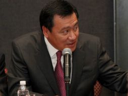 El titular de la Segob da una conferencia de prensa extranjera. ARCHIVO /