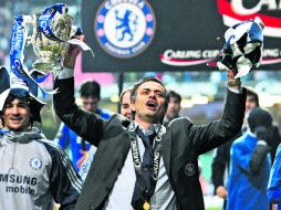 Pese a ganar la Champions con el Porto en 2004, Mou saltó a la fama mundial dirigiendo al Chelsea de 2004 a 2007. ESPECIAL /