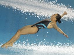 En el cuarto salto, la mexicana obtiene calificaciones de 5 y 6.5, lo que le da oportunidad a Cagnotto de afianzarse el bronce. EFE /