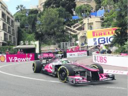 Sergio Pérez quedó por delante de su compañero de escudería, el británico Jenson Button, quien saldrá noveno. AFP /