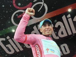 Vincenzo, de Astana, domina el Giro desde las primeras etapas y no suelta la ''maglia rosa''. EFE /