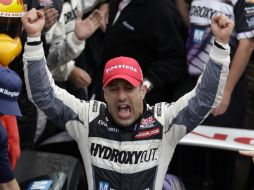 Así celebra Tony la primera victoria en este circuito. AP /