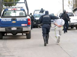 Un banda de ladrones de autos que ''surtía'' de vehículos a un cártel, fue detenida por agentes de la FGE. ARCHIVO /
