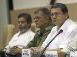Jorge Torres Victoria , alias Pablo Catatumbo da su voto de fe al acuerdo. AP /