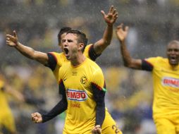 Layún festeja el penal anotado con el que le dió al América su título 11. EFE /