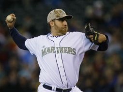 El abridor Aaron Harang lanza una pelota para cubrir la ruta completa sin permitir anotaciones. AP /