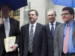 A la salida de los tribunales los abogados acusan al Departamento de Justica de EU de haberse ''extralimitado''. EFE /