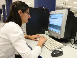 Tras el bloqueo por descargas ilegales, el usuario tendría que llamar a la policía, confesar su crimen o pagar por el contenido. ARCHIVO /