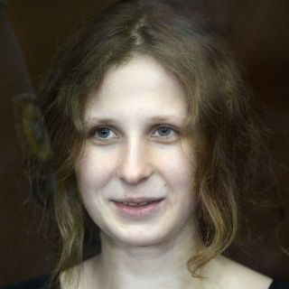 Trasladan a integrante de Pussy Riot al hospital de la prisión