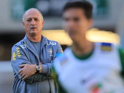 Scolari trabaja para darle equilibrio al Scratch. EFE /