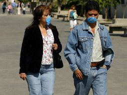 Las medidas preventivas son contínuo lavado de manos, uso de gel antibacterial y cubrirse la boca con el ángulo del brazo al toser. ARCHIVO /