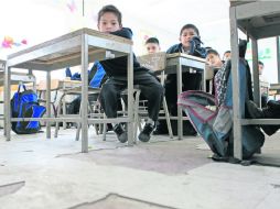 Precariedad. Muchas de las escuelas carecen de los servicios básicos y los niños se presentan con hambre. EL INFORMADOR /