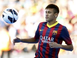 Neymar ya viste la playera del que será su nuevo equipo a partir de la temporada 2013-2014. EFE /