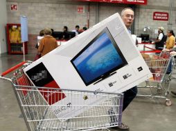 La posibilidad de adquirir bienes duraderos, uno de los indicadores que tienen datos negativos, según los datos. ARCHIVO /