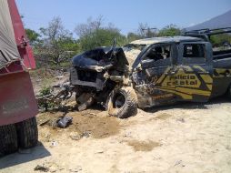 Imagen de la patrulla con el frente visiblemente golpeado.  /