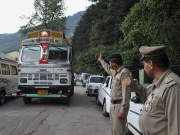 Cada camionero en Manali se presentó en la estación de la policía local como parte de la investigación para encontrar a los culpables. AP /