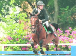 Juan Pablo Gaspar, a lomos de ''Gama Cocu'', se impuso en la prueba estelar con un tiempo de 68.20 segundos. EL INFORMADOR /