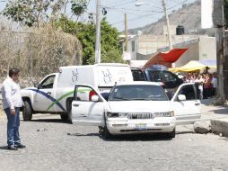 Autoridades acuden a El Colli para confirmar la muerte de un sujeto.  /