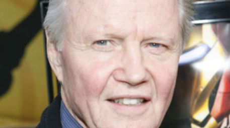 Jon Voight envía un mensaje de amor a su hija, Angelina Jolie, a quien considera muy valiente. ARCHIVO /