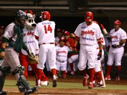 Diablos Rojos del México se apunta la serie que disputó ante Guerreros de Oaxaca, al ganar por pizarra de 9-5. ARCHIVO /