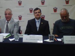 Tonatiuh Bravo Padilla encabezó la rueda de prensa para fijar la postura de la UdeG sobre la creación de un OPD para La Primavera.  /