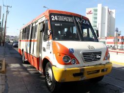 Los 33 camiones de la ruta 24 que no están regulados por las autoridades de Movilidad, infringen con frecuencia las normas. ARCHIVO /