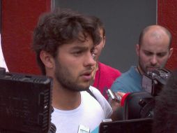 El defensa es cuestionado por los medios de comunicación en Guadalajara. ESPECIAL /