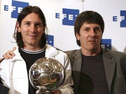 El delantero del Barcelona y su progenitor son buscados por autoridades españolas. EFE /