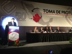 Niño Cota externa que se requiere que los empleos sean mejor remunerados.  /