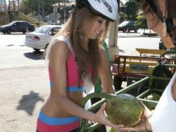 El agua de coco está cargada de electrolitos naturales, vitaminas, minerales y antioxidantes. ARCHIVO /