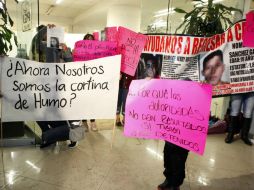 Familiares se manifiestan afuera de la PGJDF en exigiendo avances en las investigaciones. SUN /