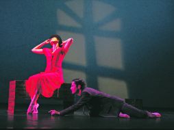 La puesta en escena relata el conflicto existencial de un cirujano checo cuya vida dedicada a los placeres corporales se ve perturbada. ESPECIAL /