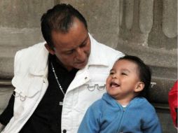 Casi 24% de los encuestados recuerda a su papá como cariñoso. ARCHIVO /