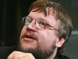 El mexicano Guillermo del Toro fue invitado a dirigir en la serie animada de los seres amarillos. ARCHIVO /