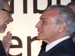 El vicepresidente Michel Temer (d) en una reunión con el ex presidente del Paraguay, Fernando Lugo. ARCHIVO /