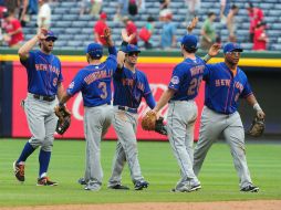 Los Mets de Nueva York celebran su victoria 4-3 ante los Bravos de Atlanta. AFP /