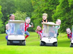 Miembros de Oxfam se caracterizaron como los líderes asistentes a la Cumbre como modo de protesta contra al injusticia. AFP /