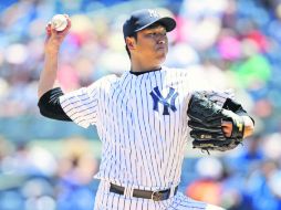Hiroki Kuroda limitó a los Dodgers, equipo que lo transfirió a los Yanquis, a sólo dos carreras. EFE /