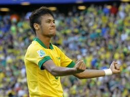 Neymar celebra uno de los dos goles que anotó en la Copa Confederaciones para dejar a México fuera. EFE /