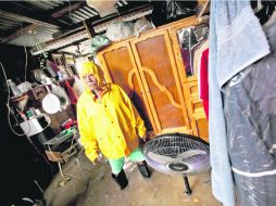 La casa de Ismael Vela Hernández, de 60 años, fue víctima de las copiosas lluvias que dejó ''Barry'' en Veracruz. AP /