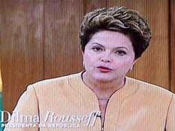 La mandataria se dirige a la población a través de una señal nacional de televisión. AFP /