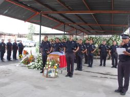 El cuerpo de Eduardo Espinoza de Santiago es despedido; fallece tras ser embestido por un automóvil el jueves pasado.  /