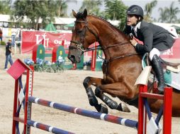 uan Pablo Gaspar, a lomos de ''Gama Cocu'', se llevó el primer lugar de la prueba estelar, con un tiempo de 62.29 segundos. EL INFORMADOR /