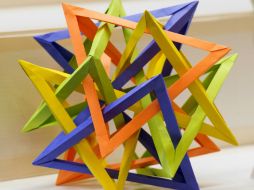 Pieza de origami, parte de la muestra celebrada en el Instituto Tecnológico de la Moda en Nueva York. AFP /