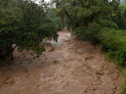 Las fuertes lluvias causan el desbordamiento de ríos y arroyos en la entidad. ARCHIVO /