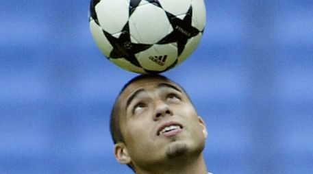 Trezeguet, de 35 años, aún arrastra una lesión en la rodilla izquierda por  la cual fue intervenido quirúrgicamente. ARCHIVO /