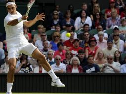 El suizo Roger Federer, tercer cabeza de serie, cae derrotado en la segunda ronda del torneo de Wimbledon. EFE /