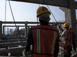 Si los desarrolladores presentan los documentos requeridos, y dotan de seguridad a sus empleados, podrían continuar la construcción. ARCHIVO /